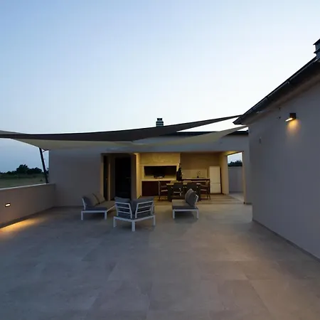 Amazing Ani With Pool & Whirpool Near The - Wiibuk Villa